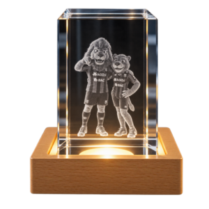 Cubo de cristal con grabado tridimensional de las mascotas León y Leona LDA